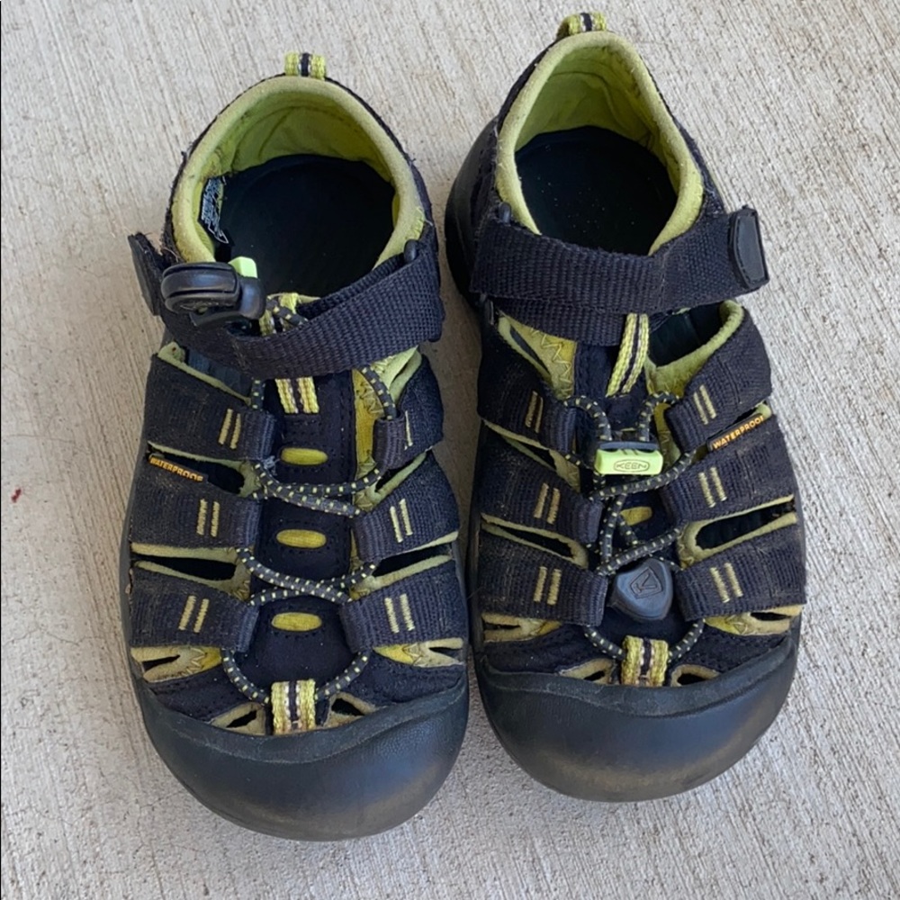 Keen kid size 13 Sandal